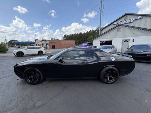 Used 2019 Dodge Challenger SXT RWD image 8