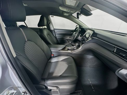 Used 2024 Toyota Camry SE image 31