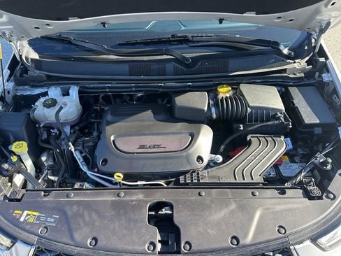 Used 2024 Chrysler Pacifica Touring-L image 33