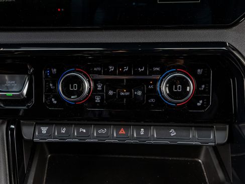 Used 2024 GMC Sierra 2500 AT4 w/ AT4 Premium Plus Package image 27