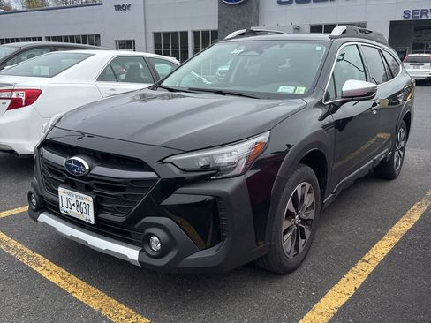 Used 2025 Subaru Outback Touring XT AWD/4WD image 1