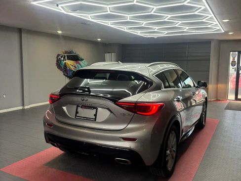 Used 2017 INFINITI QX30 Premium w/ Navigation Package FWD image 7