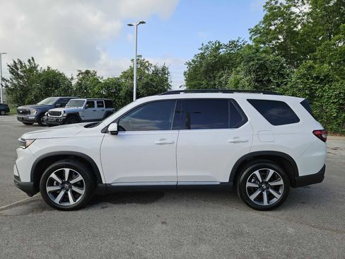 Used 2025 Honda Pilot Touring image 4