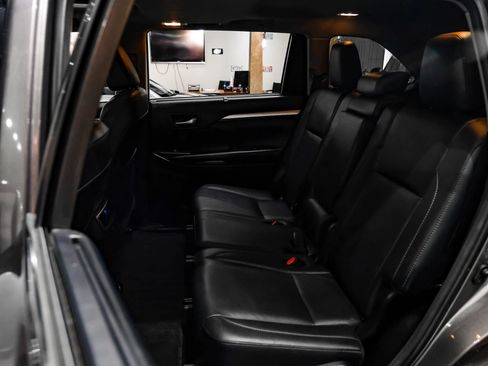 Used 2018 Toyota Highlander XLE FWD image 42
