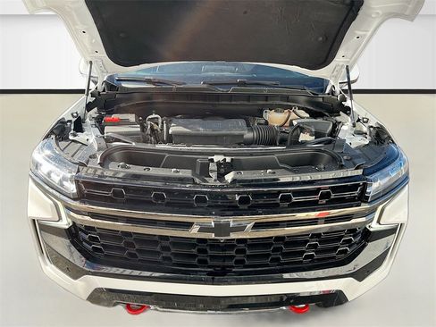 Used 2024 Chevrolet Suburban Z71 w/ Luxury Package image 34