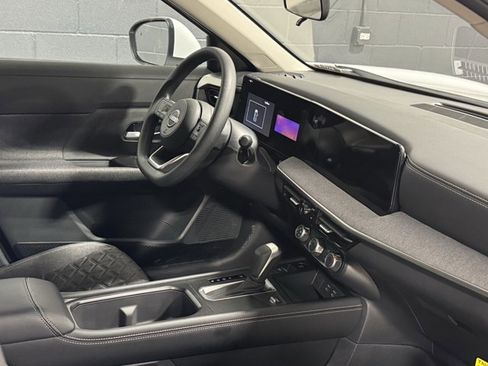 New 2025 Nissan Kicks SV w/ Illumination Package image 9