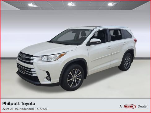 Used 2018 Toyota Highlander XLE image 1