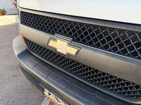 Used 2007 Chevrolet Express 3500 RWD image 5