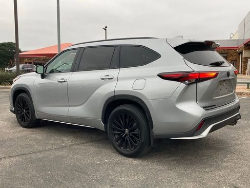 Certified 2025 Toyota Highlander XSE AWD/4WD image 6