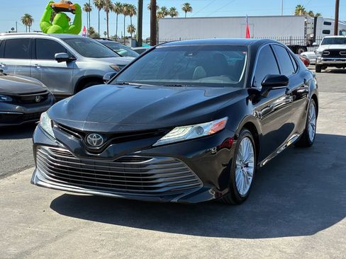 Used 2018 Toyota Camry XLE FWD image 2