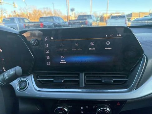 Used 2025 Chevrolet Trax LT w/ LT Convenience Package image 41