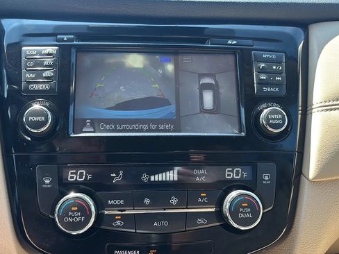 Used 2017 Nissan Rogue SL w/ SL Premium Package FWD image 28