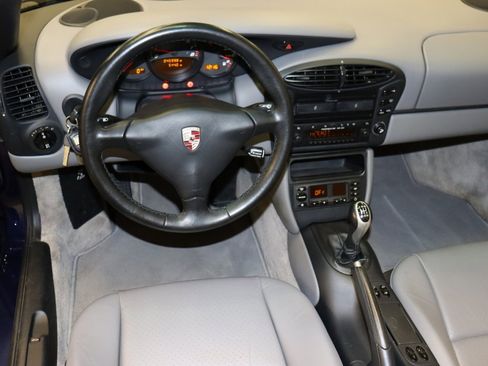Used 2001 Porsche Boxster RWD image 7