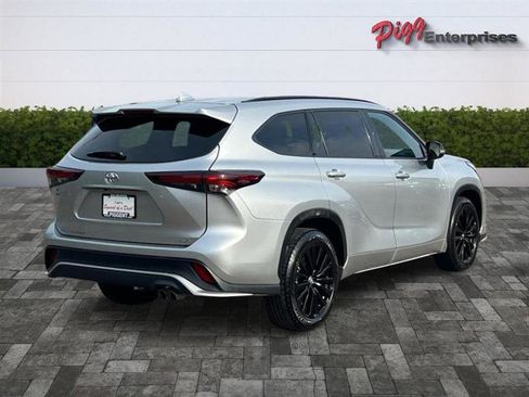 Used 2024 Toyota Highlander XSE image 8
