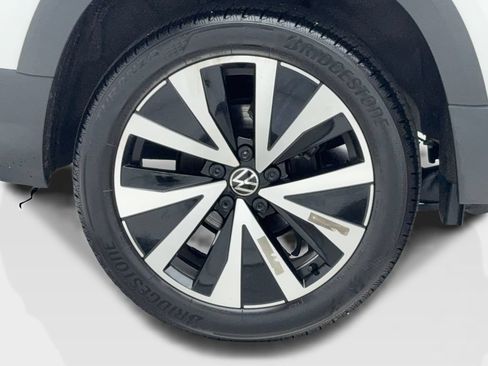 Used 2024 Volkswagen Taos SE FWD image 52