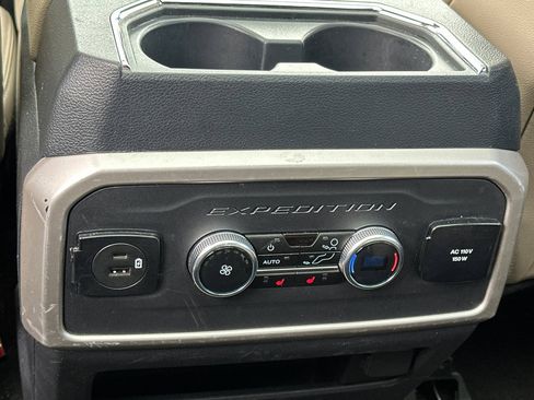 Used 2023 Ford Expedition Limited image 43