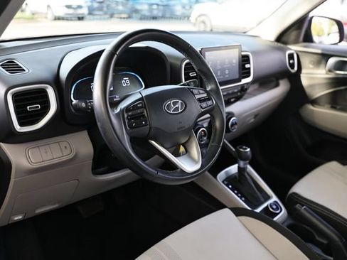 Used 2023 Hyundai Venue SEL FWD image 19