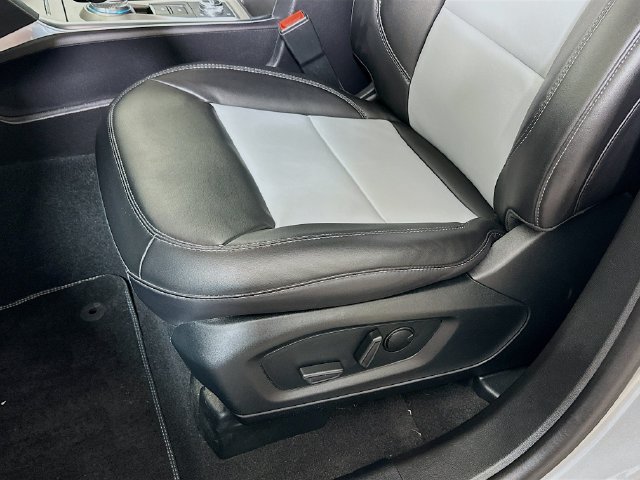 Used 2023 Ford Explorer XLT w/ Equipment Group 202A AWD/4WD image 25
