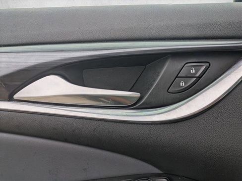 Used 2020 Buick Enclave Essence FWD image 9