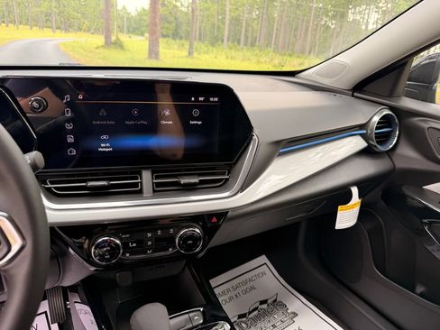 New 2026 Chevrolet Trax LT w/ Driver Confidence Package FWD image 16