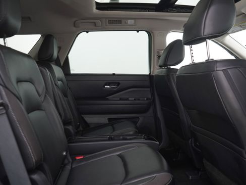 Used 2024 Nissan Pathfinder SL w/ SL Premium Package AWD/4WD image 12