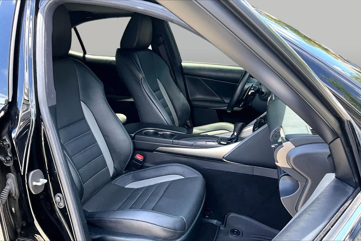 Used 2020 Lexus IS 300 F Sport w/ Blackline Edition RWD image 9