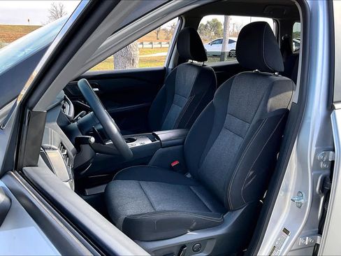 Used 2024 Nissan Rogue SV image 7