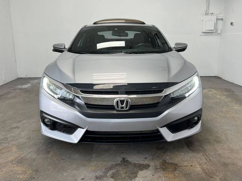 Used 2017 Honda Civic Touring image 2