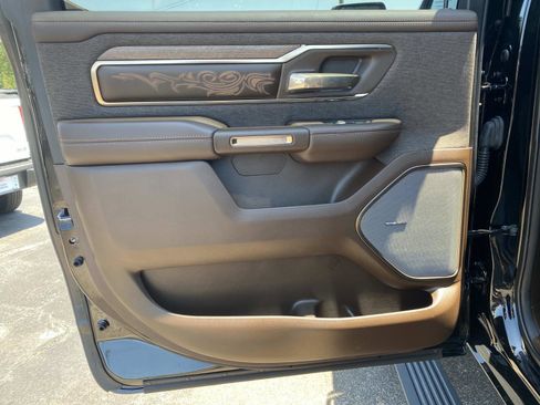 Used 2025 RAM 1500 Limited AWD/4WD image 19