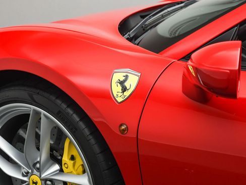 Used 2019 Ferrari 488 Spider Rosso Corsa image 36