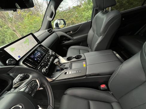 Used 2025 Lexus LX 600 4WD w/ Luxury Package image 29