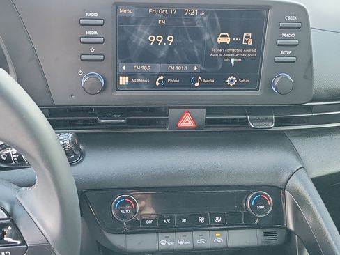 Certified 2025 Hyundai Elantra Sport image 10