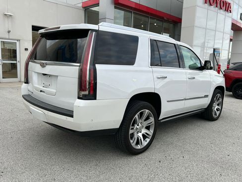 Used 2017 Cadillac Escalade Premium Luxury AWD/4WD image 5