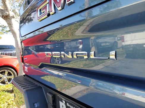 Used 2025 GMC Sierra 2500 Denali w/ Denali Reserve Package image 8