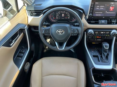 Used 2022 Toyota RAV4 Limited FWD image 17