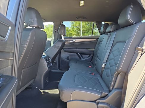 Used 2025 Volkswagen Atlas Cross Sport SE FWD image 13