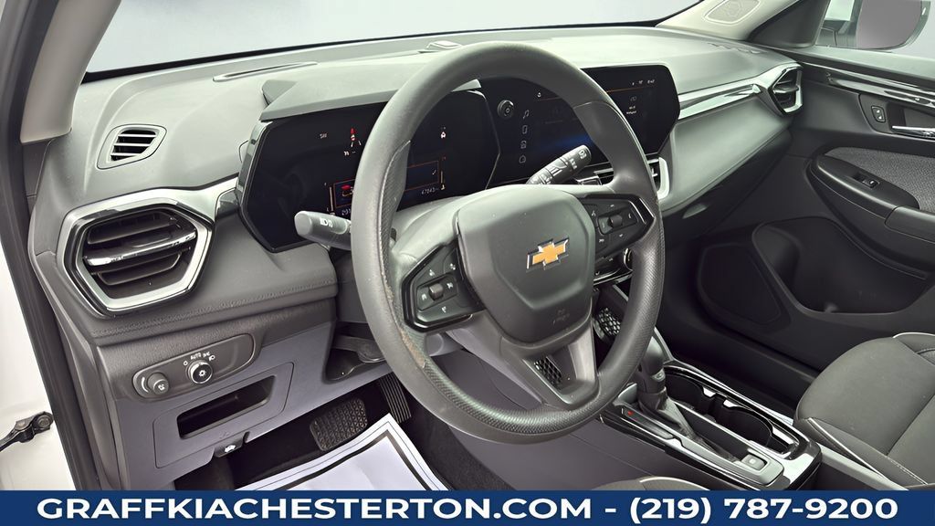 Used 2025 Chevrolet TrailBlazer LT AWD/4WD image 35