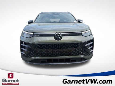 Used 2025 Volkswagen Tiguan SE R-Line AWD/4WD image 9