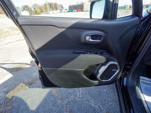 Used 2021 Jeep Renegade Latitude w/ Sun & Sound Group image 15