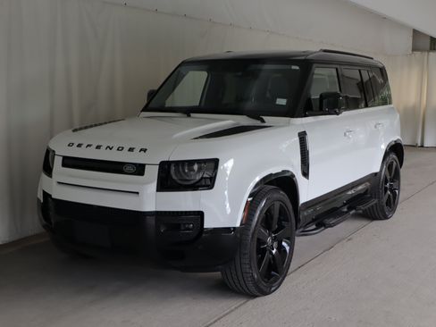 Used 2025 Land Rover Defender 110 X-Dynamic SE AWD/4WD image 24