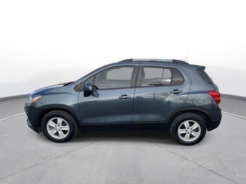 Used 2022 Chevrolet Trax LT w/ LT Convenience Package image 3