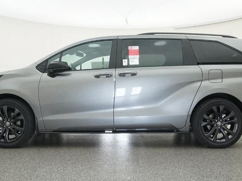New 2026 Toyota Sienna XSE FWD image 19