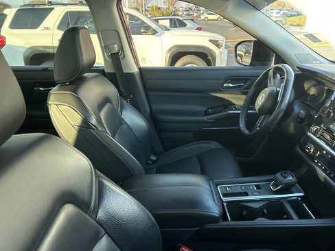 Used 2022 Nissan Pathfinder SL w/ SL Premium Package image 4