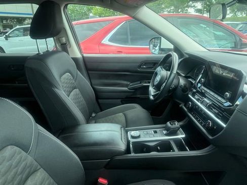 Used 2024 Nissan Pathfinder SV AWD/4WD image 5