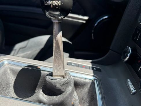 Used 2010 Ford Mustang GT RWD image 12