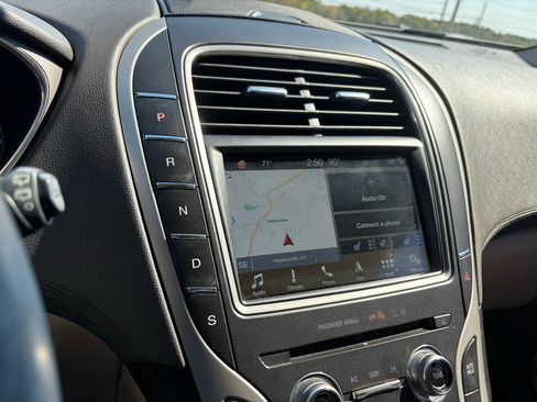 Used 2018 Lincoln MKX Select w/ Select Plus Package image 18