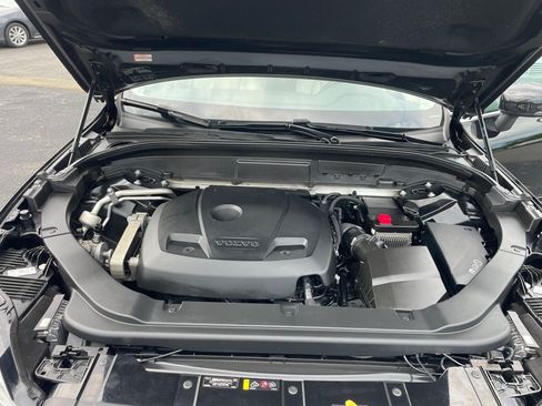 Used 2018 Volvo XC60 T5 Momentum w/ Vision Package AWD/4WD image 10