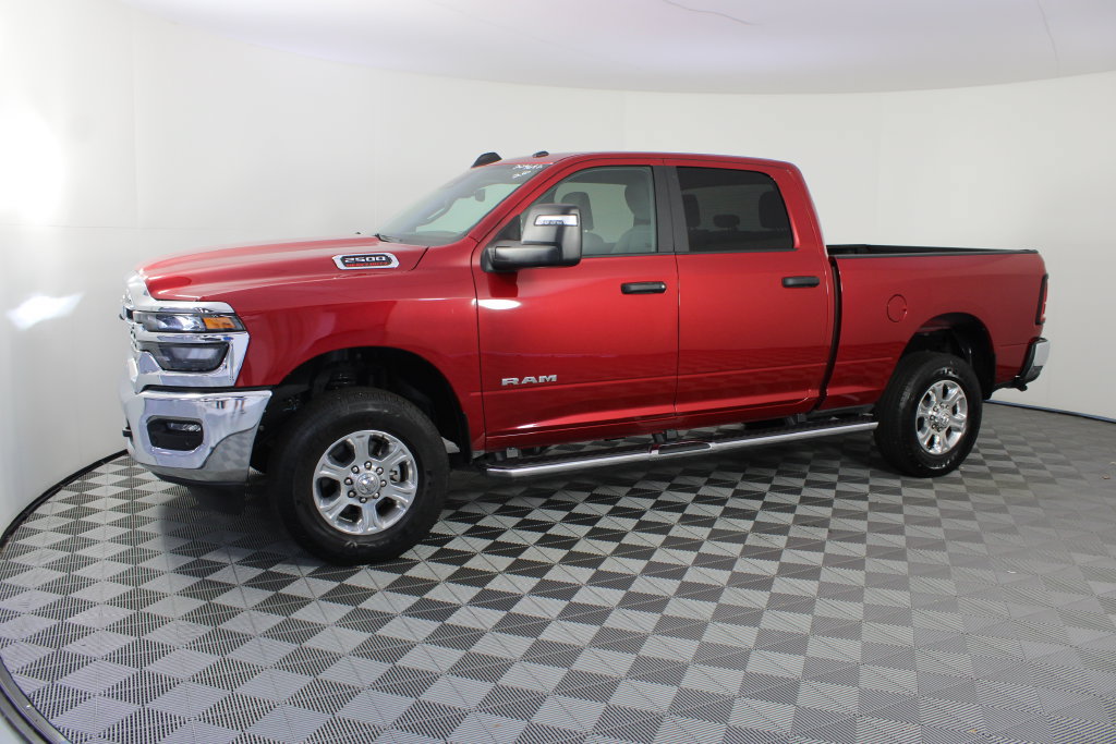 Used 2026 RAM 2500 Big Horn AWD/4WD image 2