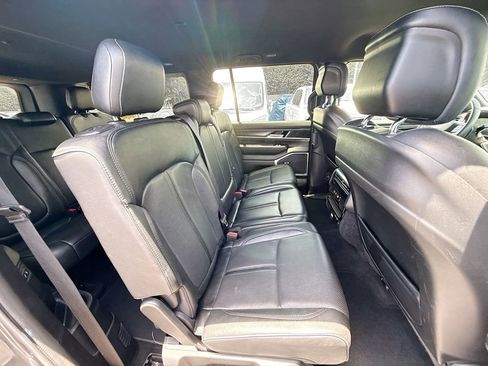 Used 2023 Jeep Wagoneer L Series II AWD/4WD image 32