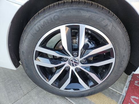 New 2026 Volkswagen Jetta SE image 9